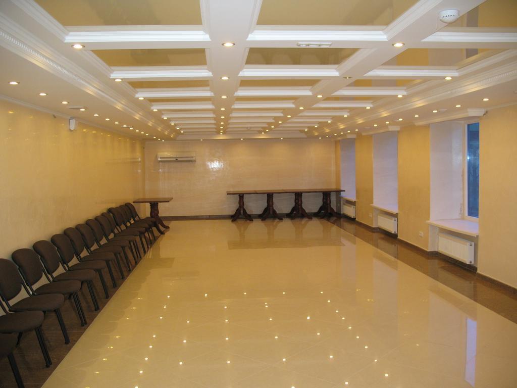 Optima Deluxe Kryvyi Rih Hotel Exterior photo