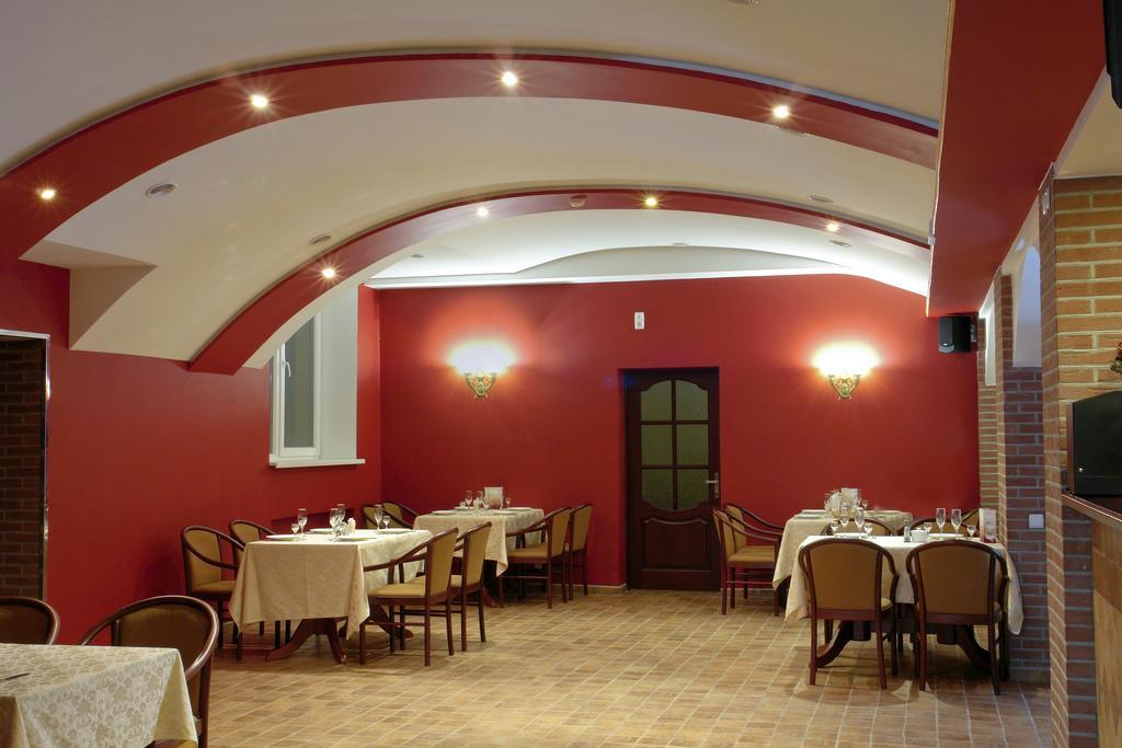 Optima Deluxe Kryvyi Rih Hotel Exterior photo