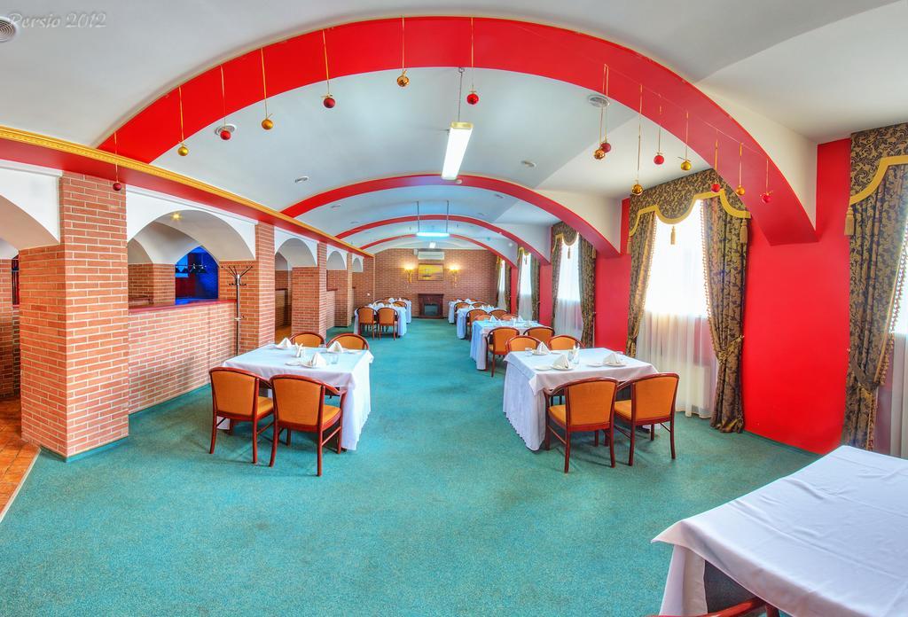 Optima Deluxe Kryvyi Rih Hotel Exterior photo